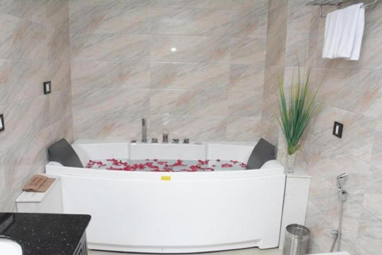 Hotel Atithi Guwahati Ngoại thất bức ảnh