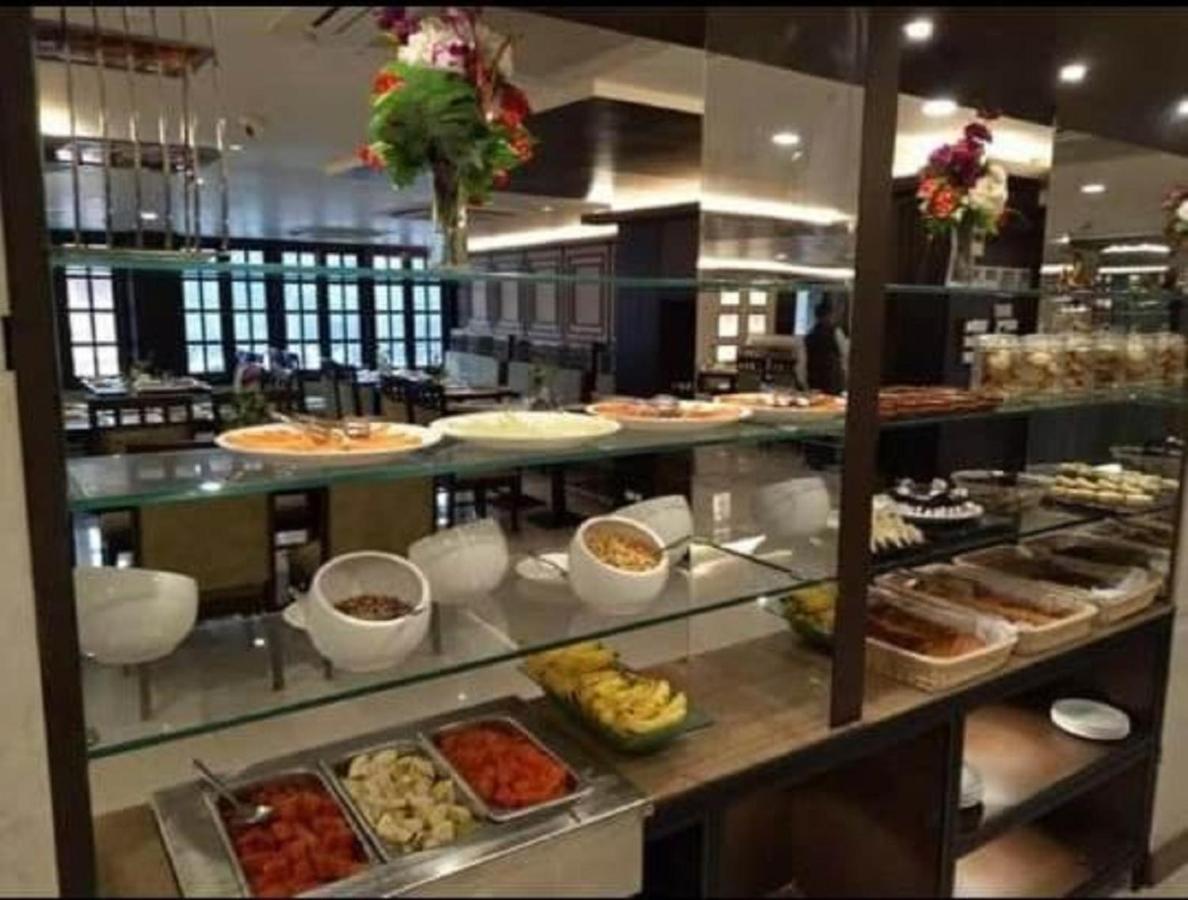 Hotel Atithi Guwahati Ngoại thất bức ảnh