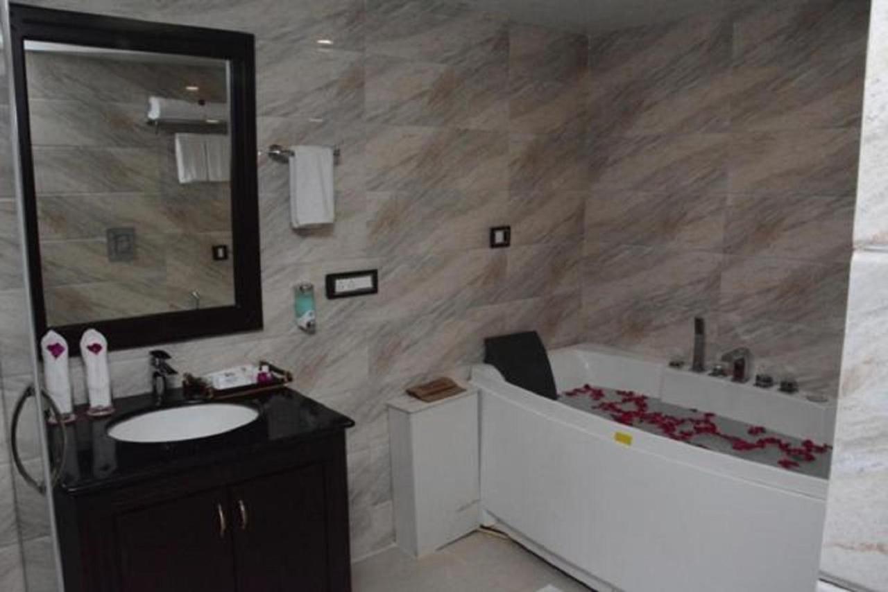 Hotel Atithi Guwahati Ngoại thất bức ảnh