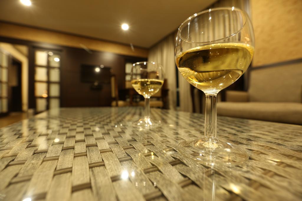 Hotel Atithi Guwahati Ngoại thất bức ảnh